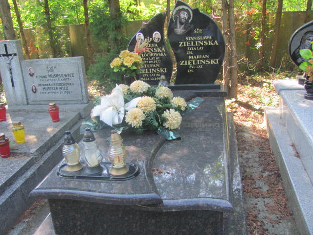 Grób Marian Zieliński